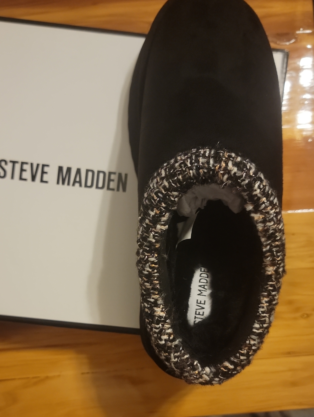 Steve Madden Womens Black Slip On Shoe with Tweed Knit Collar